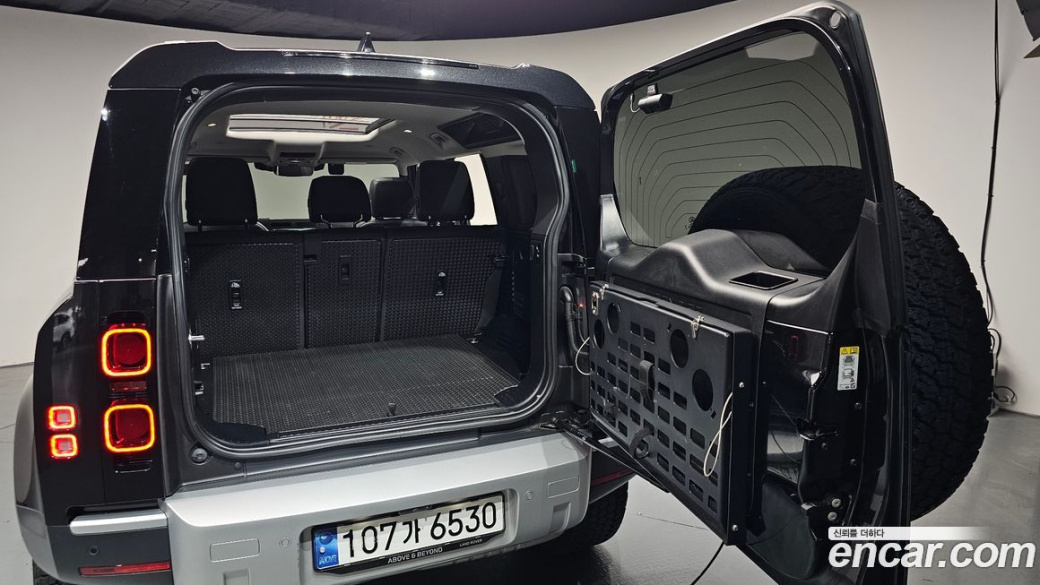 Land Rover Defender 110 D250 SE, 2023