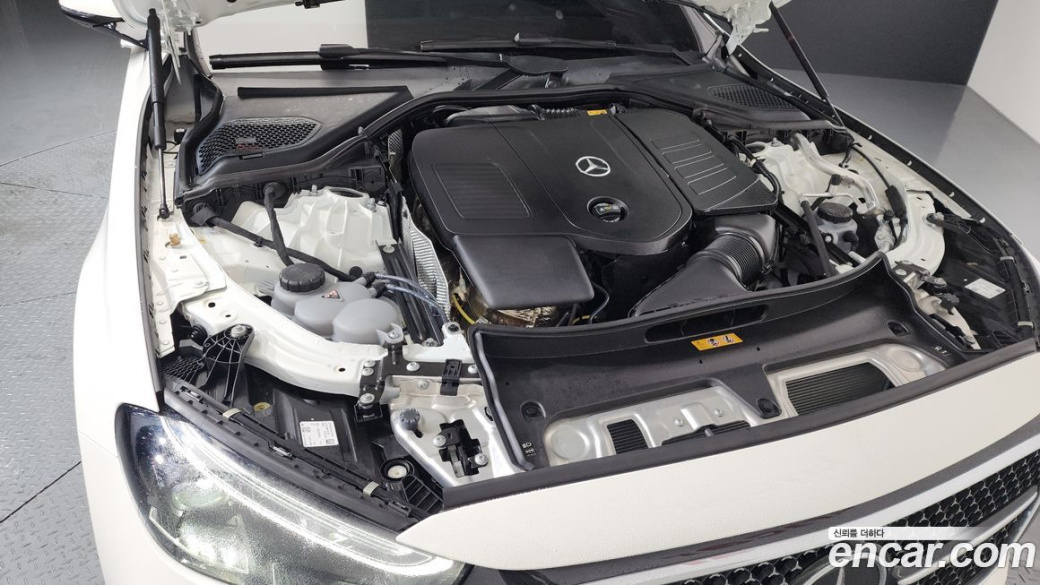 Mercedes-Benz E-Class E300 4MATIC AMG Line, 2024