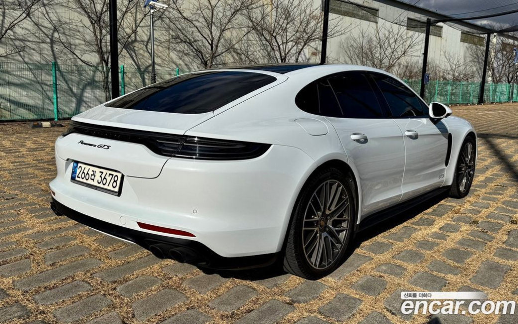 Porsche Panamera 4.0 GTS, 2022
