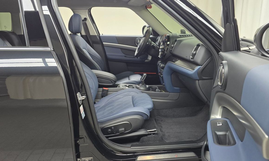 Mini Countryman ALL4 Classic Launch Pack, 2023