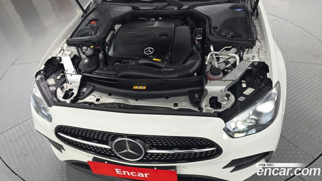 Mercedes-Benz E-Class E350 4MATIC AMG Line, 2023