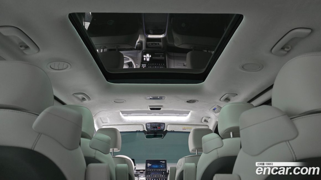 Hyundai Staria 4WD Lounge 9-Seater, 2025
