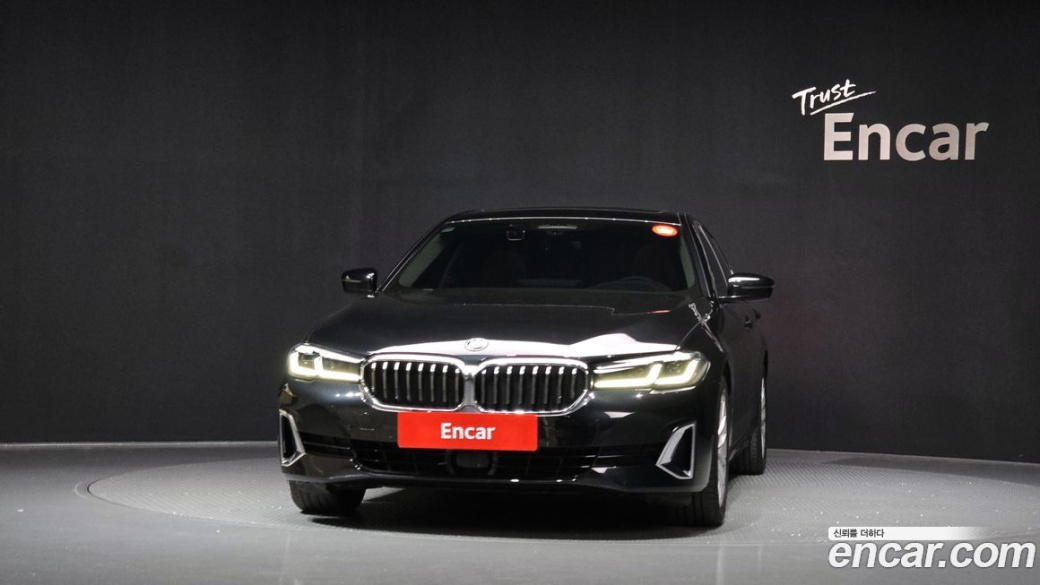BMW 5-Series 520i Luxury, 2022