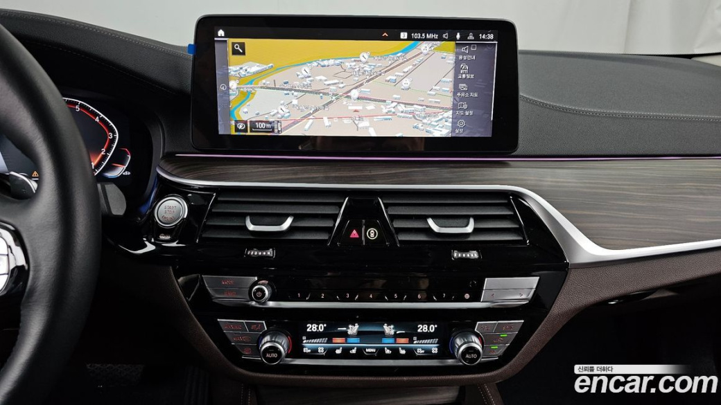 BMW 5-Series 530i Luxury, 2023