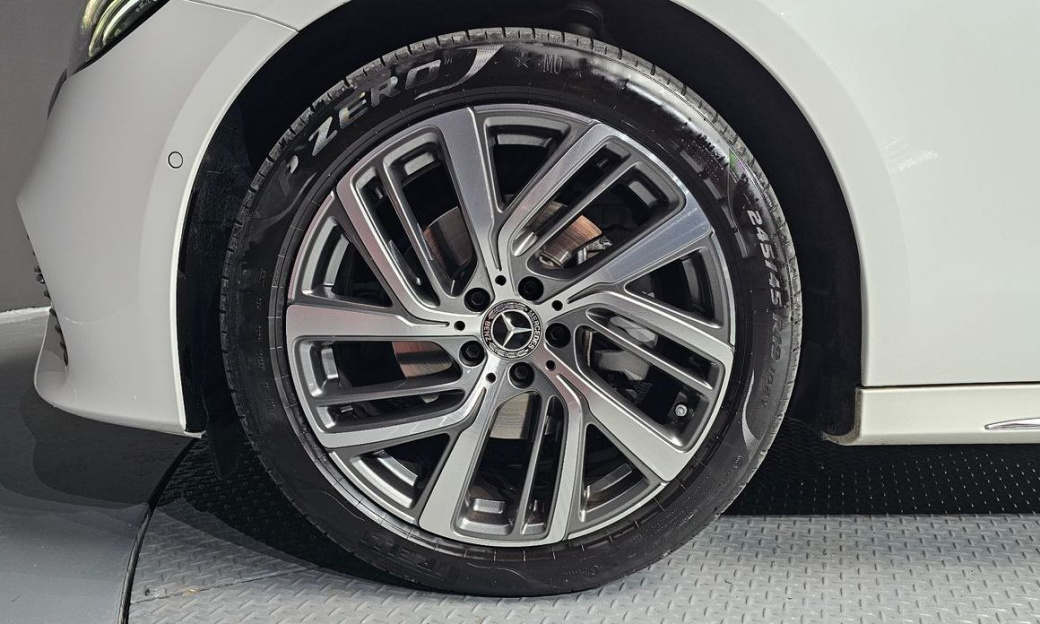 Mercedes-Benz E-Class E220d 4MATIC Exclusive, 2024