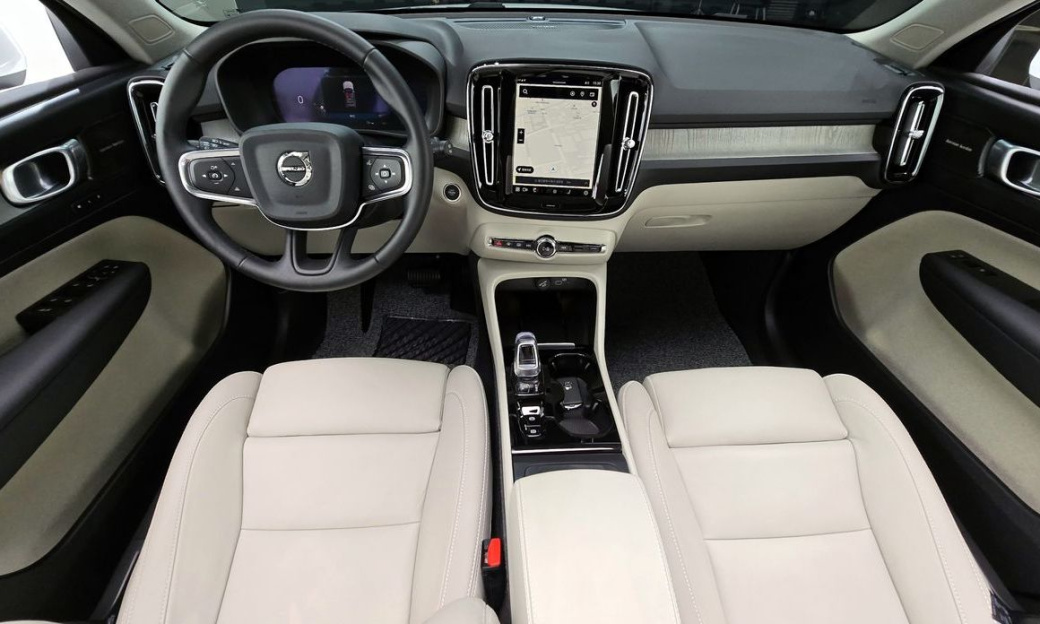 Volvo XC40 B4 Ultra Bright, 2024