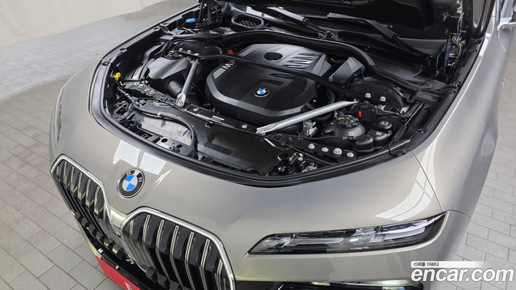 BMW 7-Series 740i xDrive M Sport, 2025