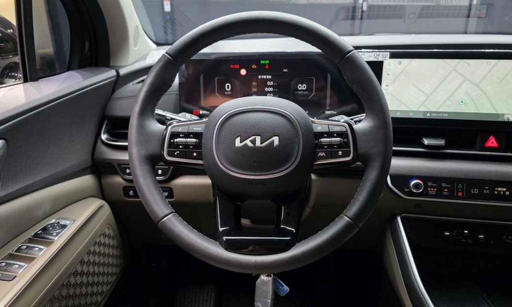 Kia Carnival 9-Seater Prestige, 2025