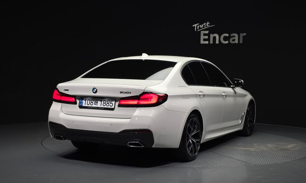 BMW 5-Series 530i xDrive M Sport Package, 2023