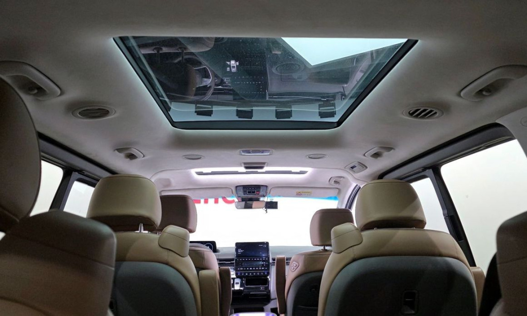 Hyundai Staria 4WD Lounge 9-Seater, 2022