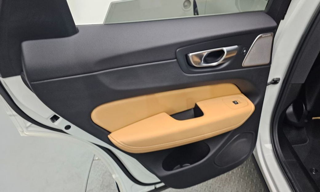 Volvo XC60 B6 Ultimate Bright, 2023