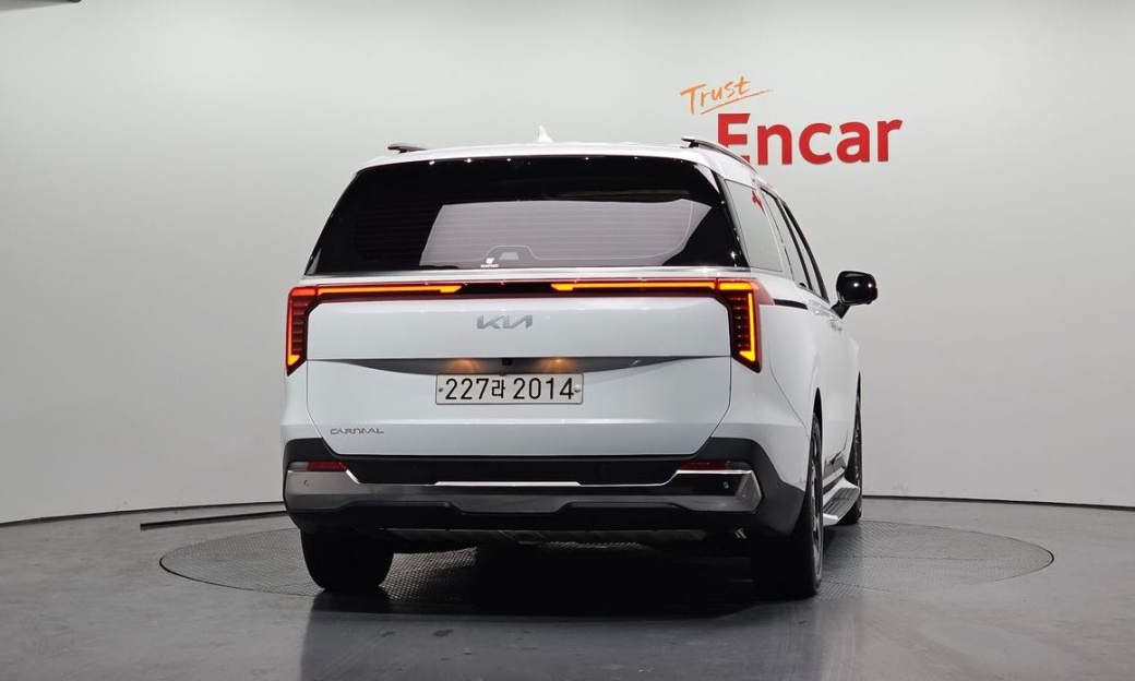 Kia Carnival 9-Seater Signature, 2024