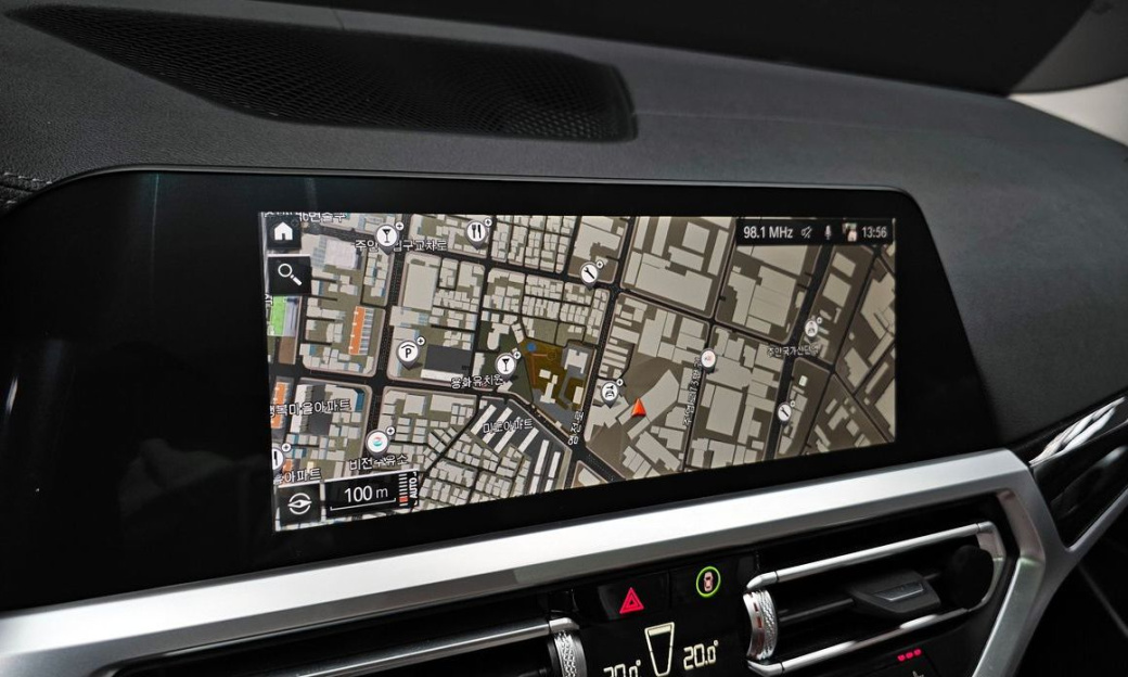 BMW 3-Series 320i Luxury, 2022