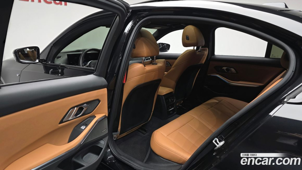 BMW 3-Series 320i M Sport, 2025