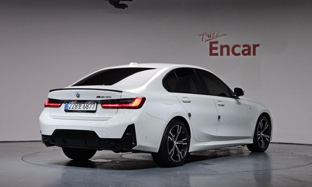 BMW 3-Series 320i M Sport, 2024