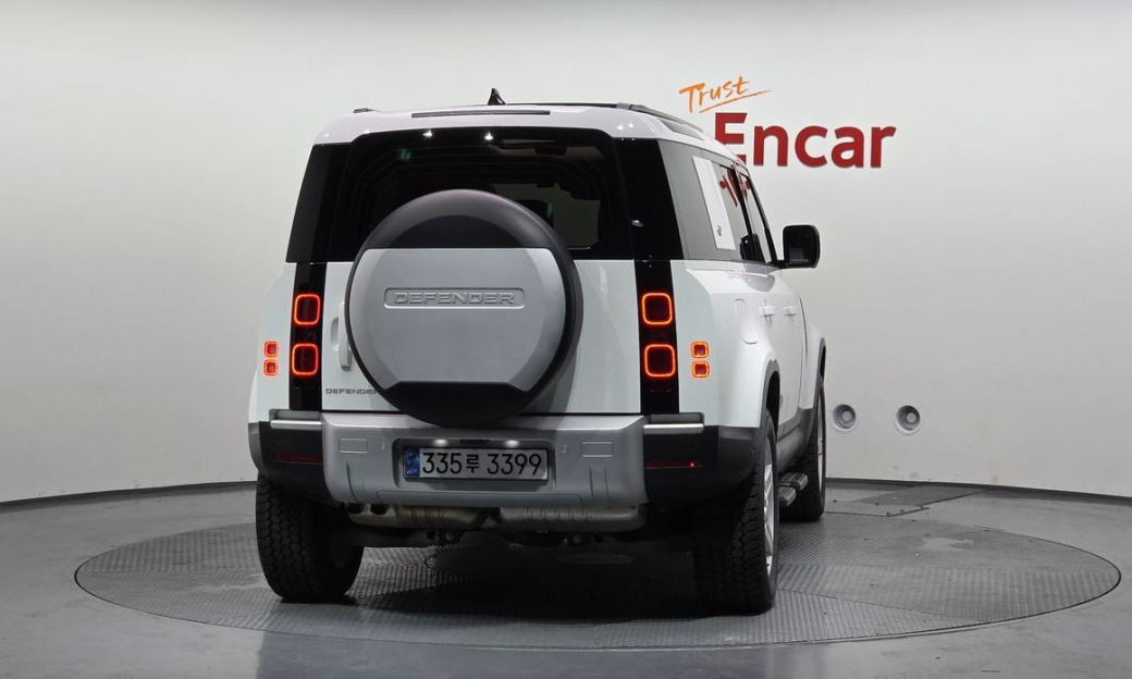 Land Rover Defender 110 D250 SE, 2024