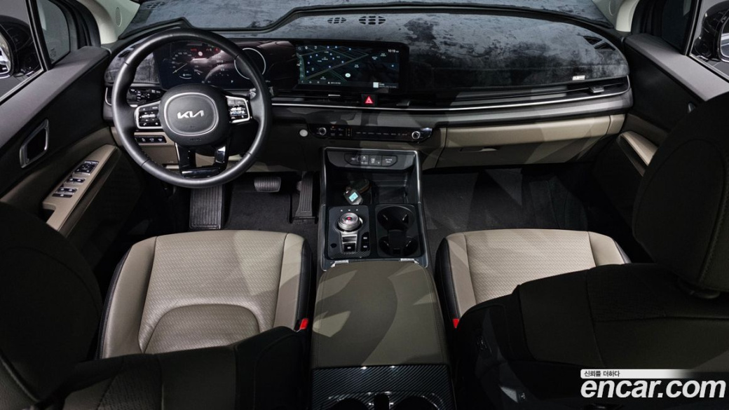 Kia Carnival 7-Seater Outdoor, 2025