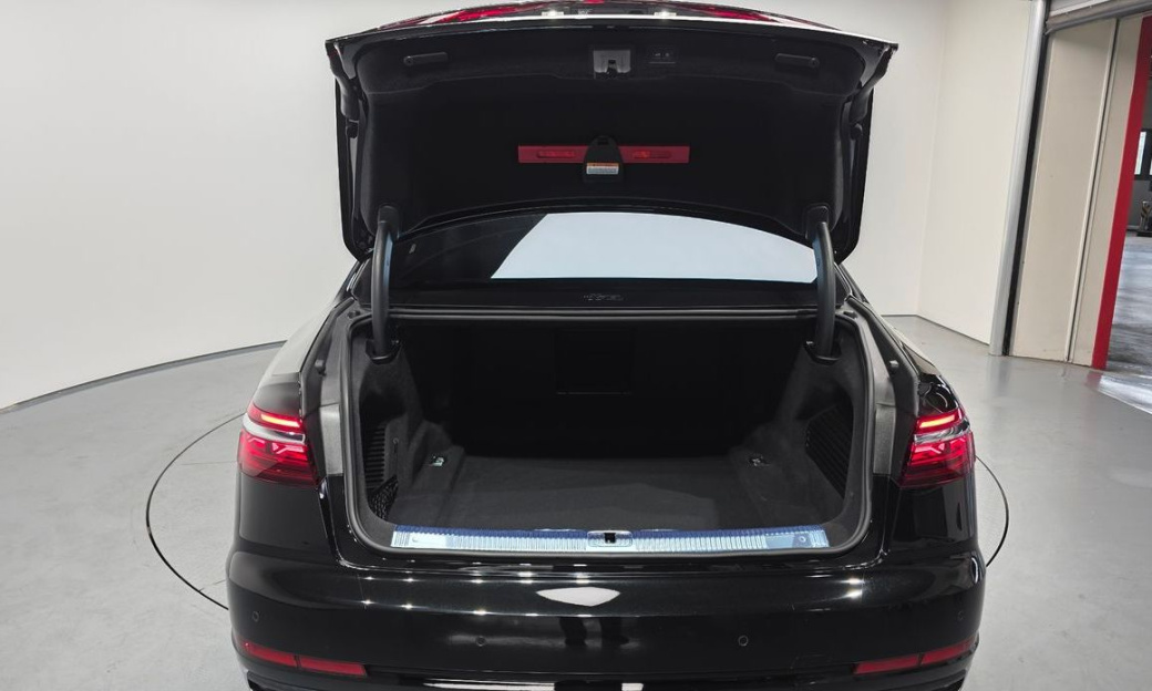 Audi A8 55 TFSI Quattro Premium LWB, 2023