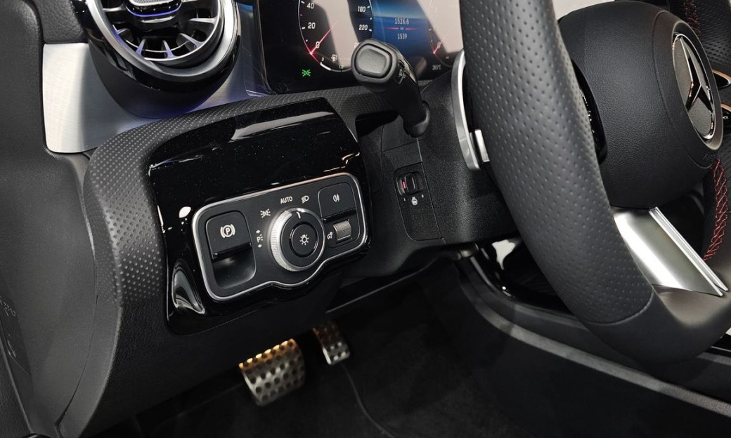 Mercedes-Benz CLA-Class CLA250 4MATIC, 2025