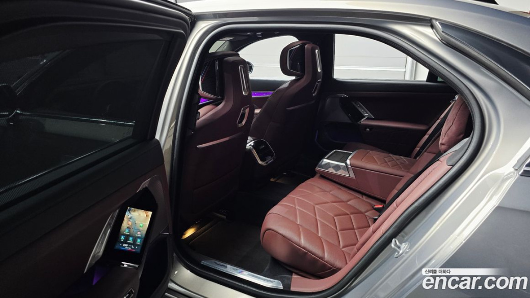 BMW 7-Series 740i xDrive M Sport, 2025