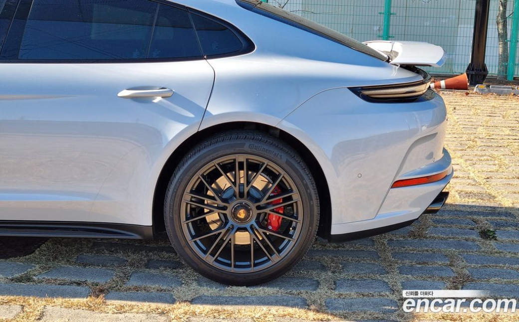 Porsche Panamera 4.0 GTS, 2025