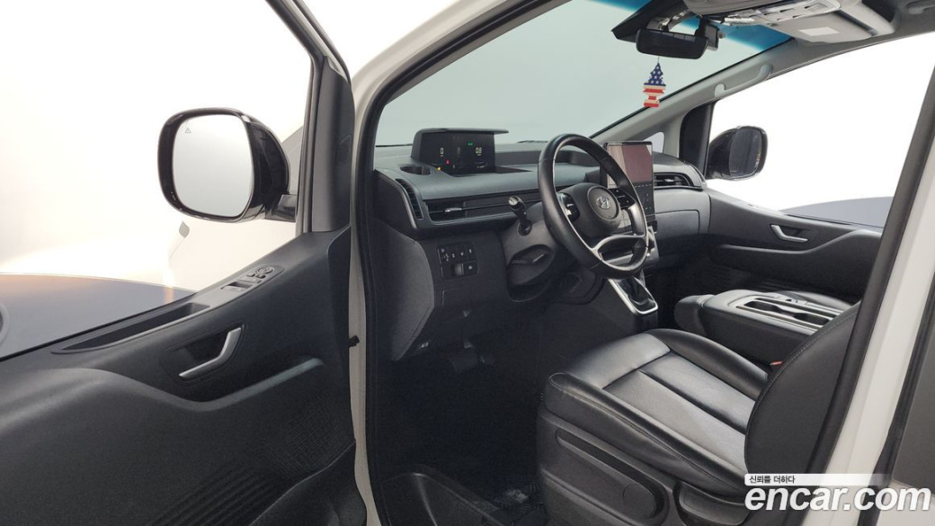 Hyundai Staria Tourer 11-Seater, 2024
