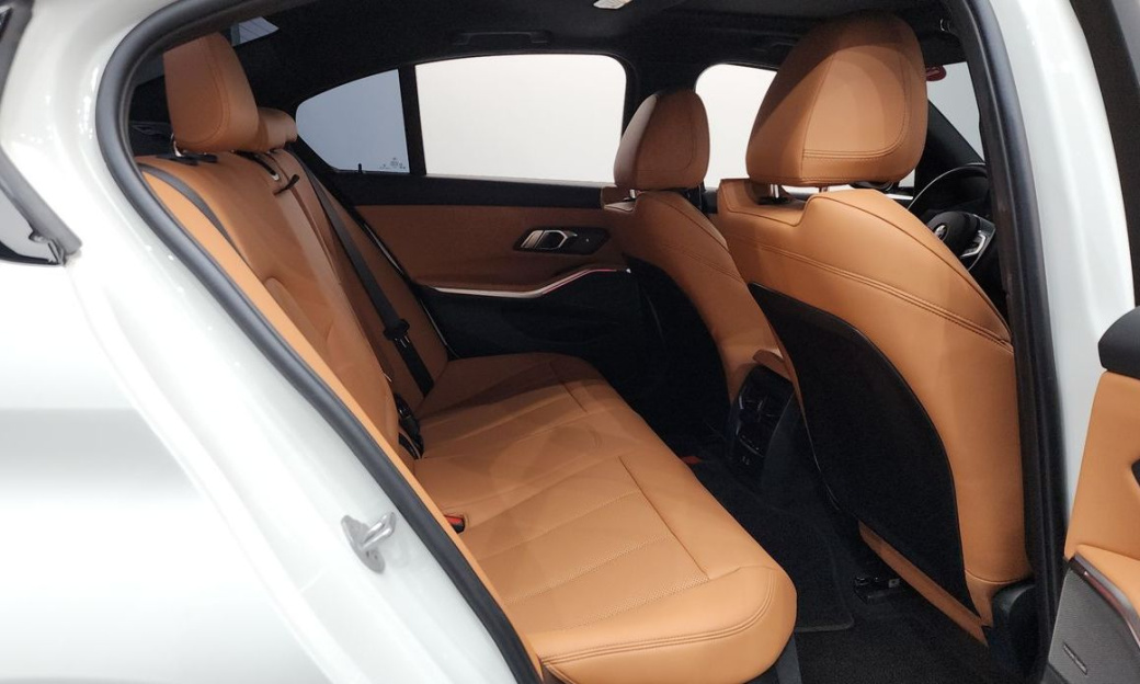 BMW 3-Series 320i M Sport, 2024