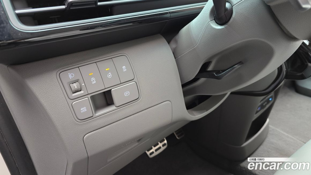 Hyundai Staria 4WD Lounge 9-Seater, 2025