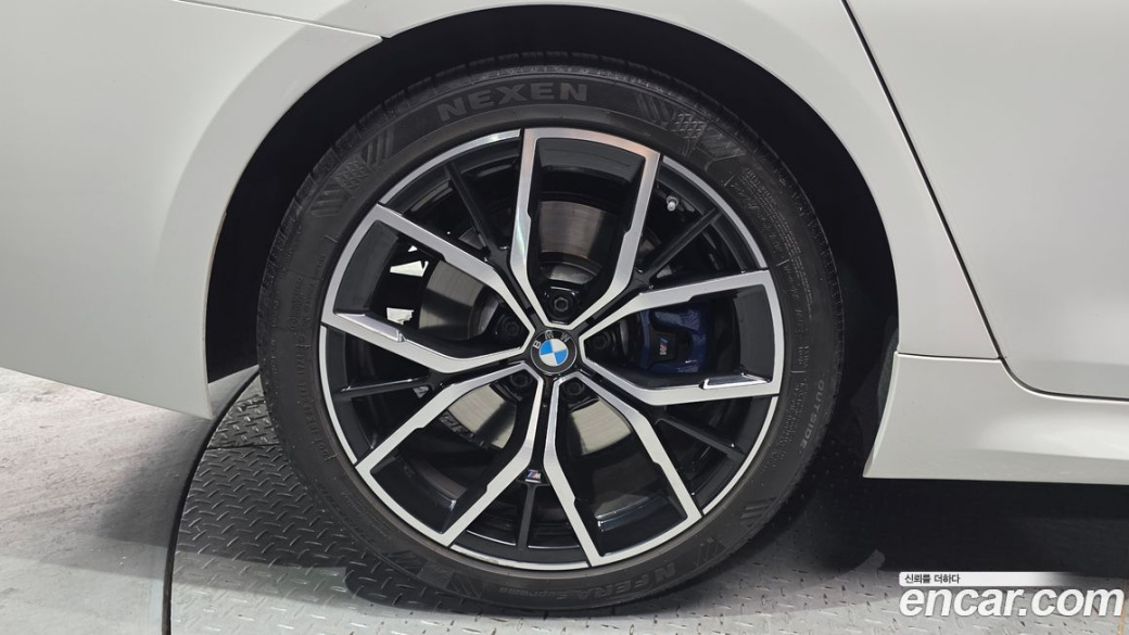 BMW 5-Series 530i xDrive M Sport Package, 2023