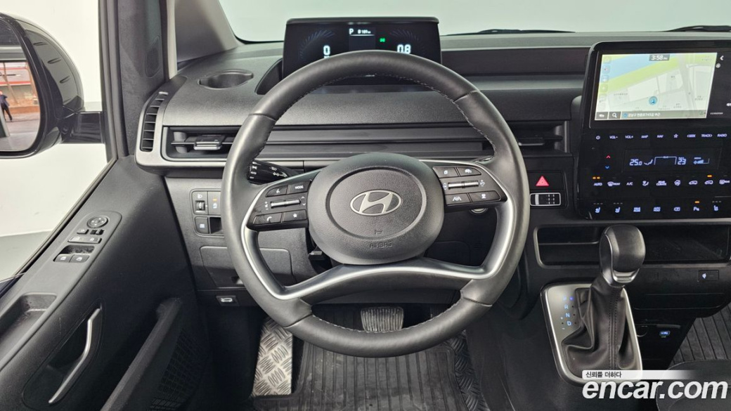 Hyundai Staria 4WD Tourer 9-Seater, 2025