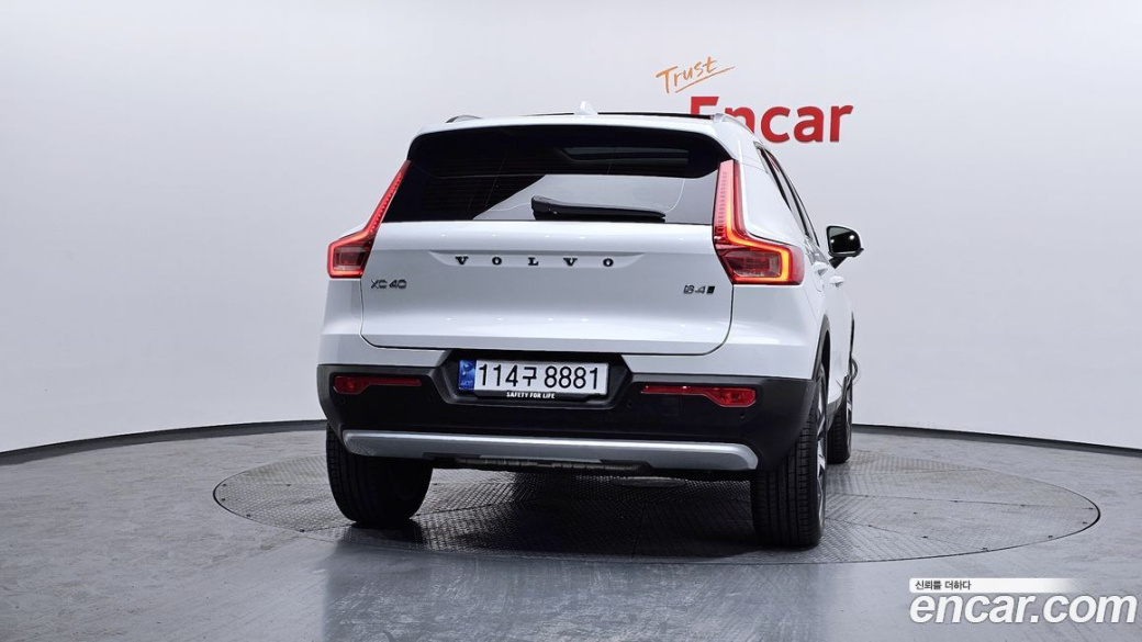 Volvo XC40 B4 Ultra Bright, 2025