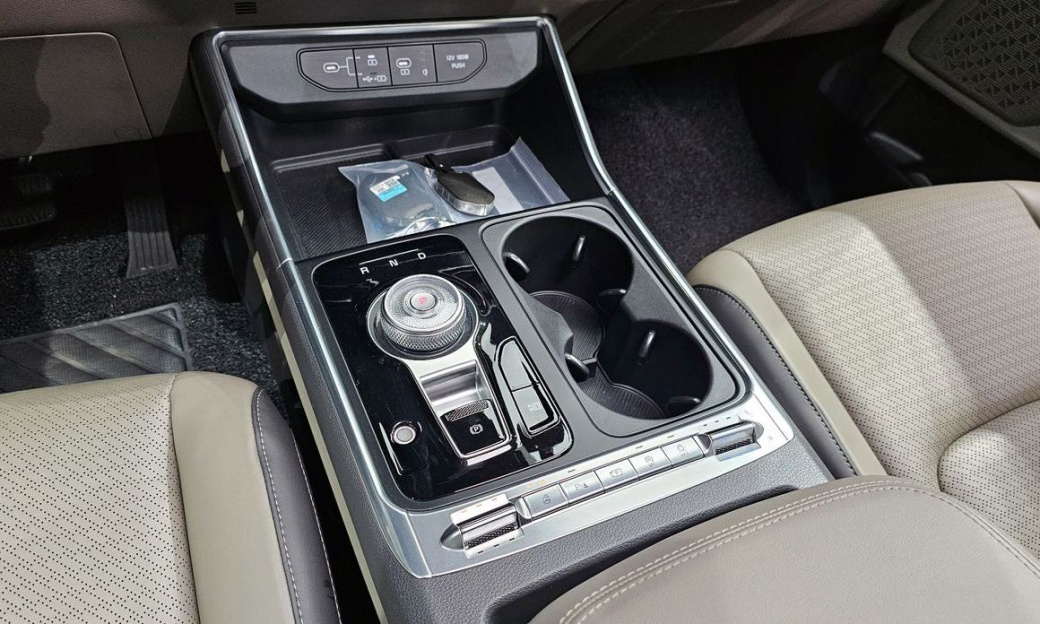 Kia Carnival 9-Seater Gravity, 2025