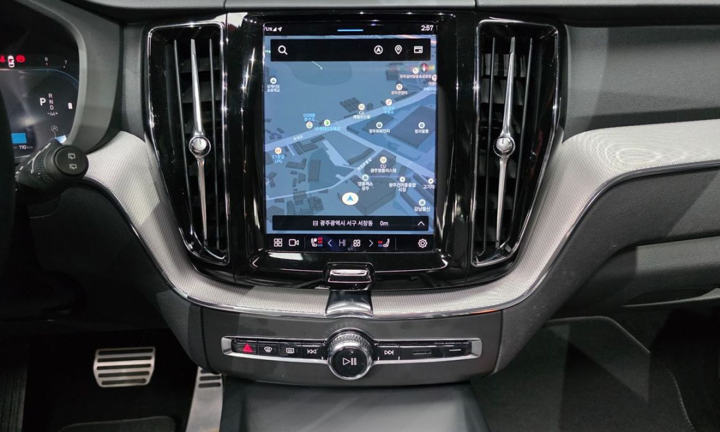 Volvo XC60 B6 R-Design, 2022