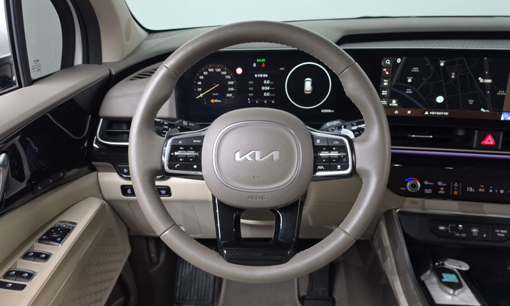 Kia Carnival 7-Seater Signature, 2024