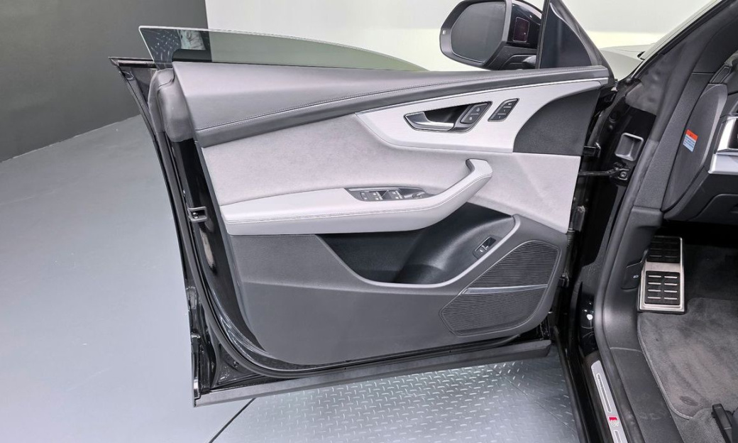 Audi Q8 55 TFSI Quattro Premium, 2023