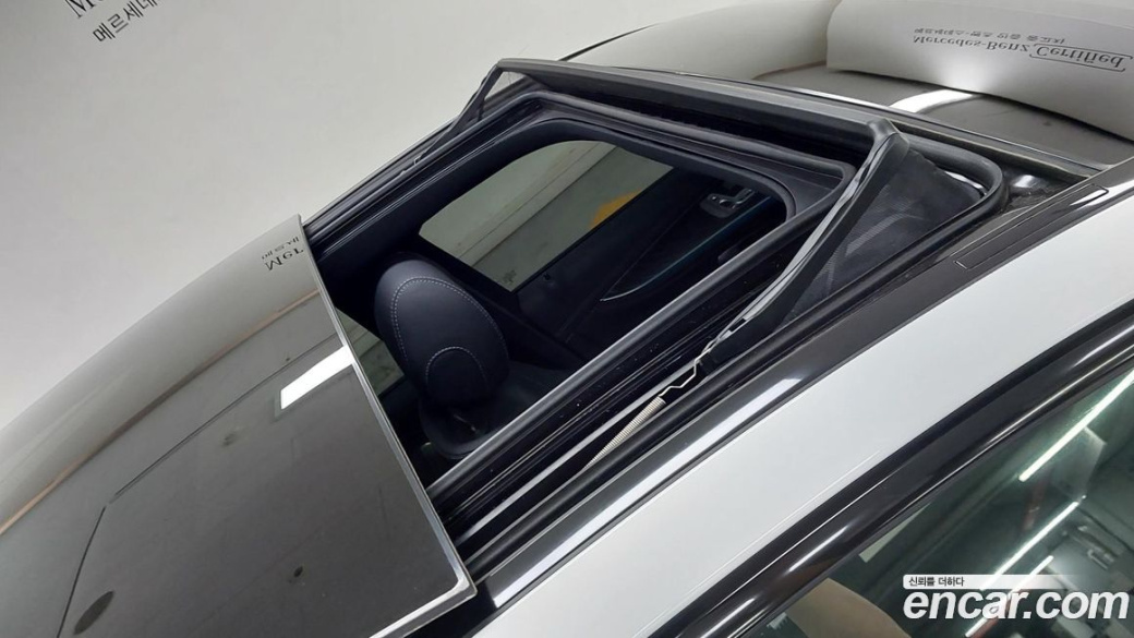 Mercedes-Benz E-Class E350 4MATIC AMG Line, 2023