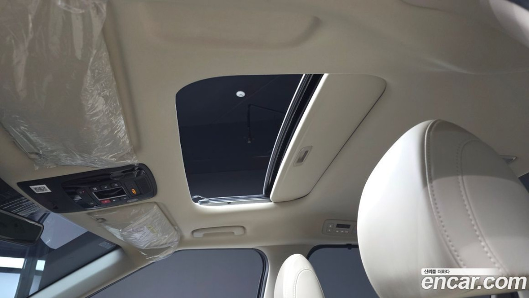 Kia Carnival 7-Seater Signature, 2023