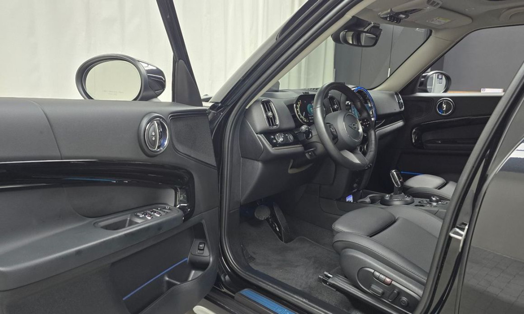 Mini Countryman Classic Plus Launch Pack, 2023