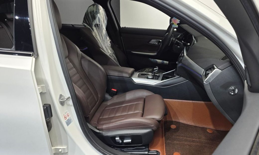 BMW 3-Series 320i Touring M Sports, 2022