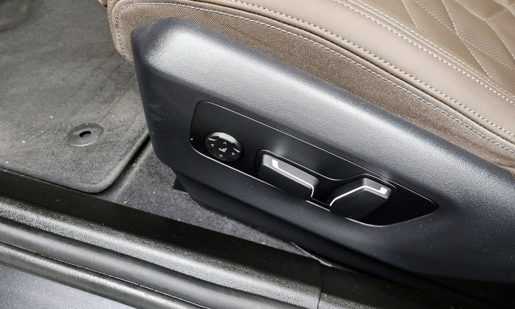 BMW 5-Series 520i, 2024