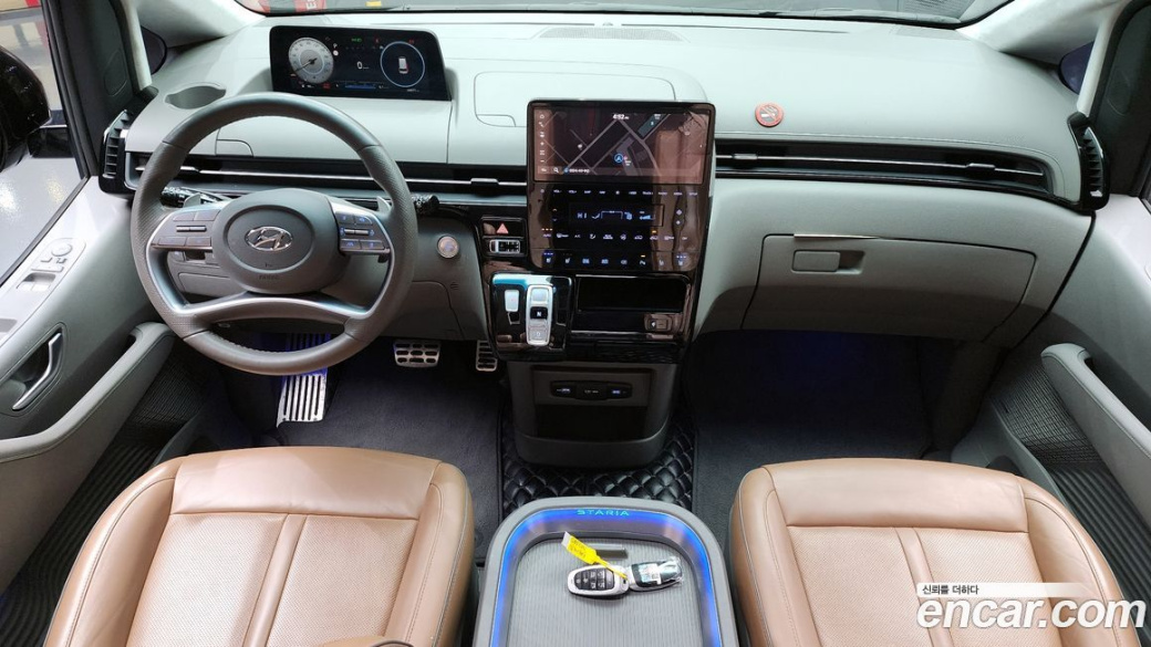 Hyundai Staria 4WD Lounge 9-Seater, 2023