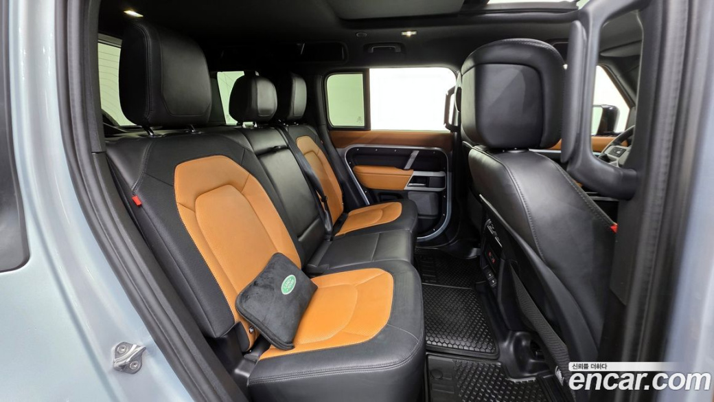 Land Rover Defender 110 P300 X-Dynamic SE, 2024