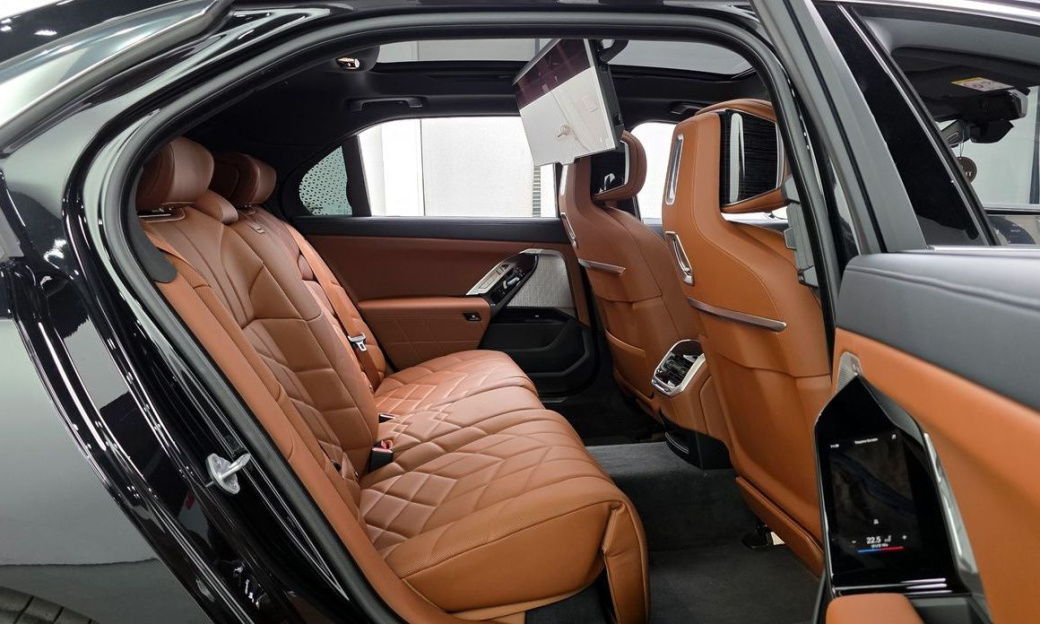 BMW 7-Series 740i xDrive M Sport, 2025