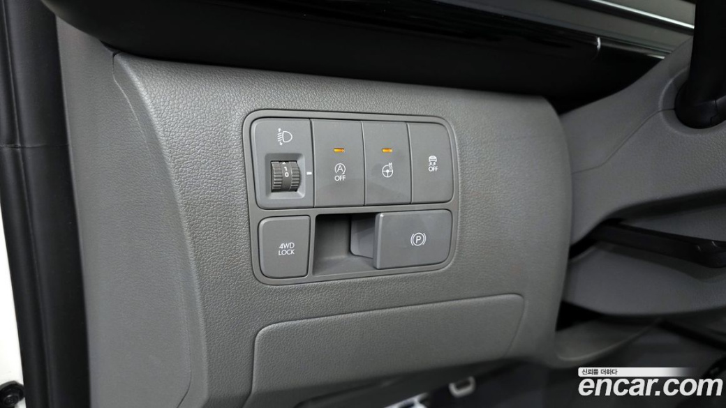 Hyundai Staria 4WD Lounge 7-Seater, 2024