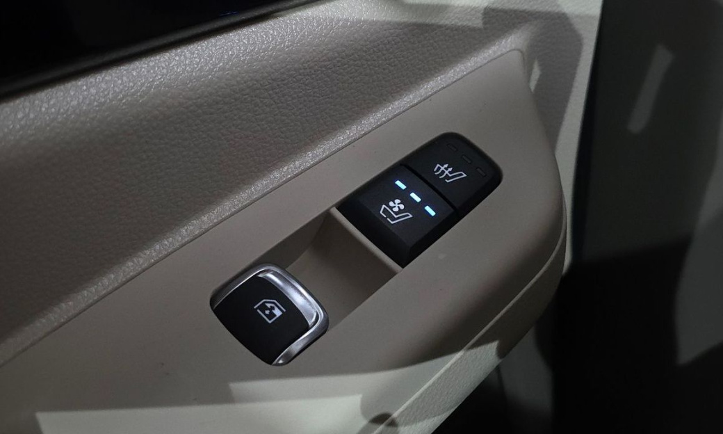 Kia Carnival 9-Seater Signature, 2024