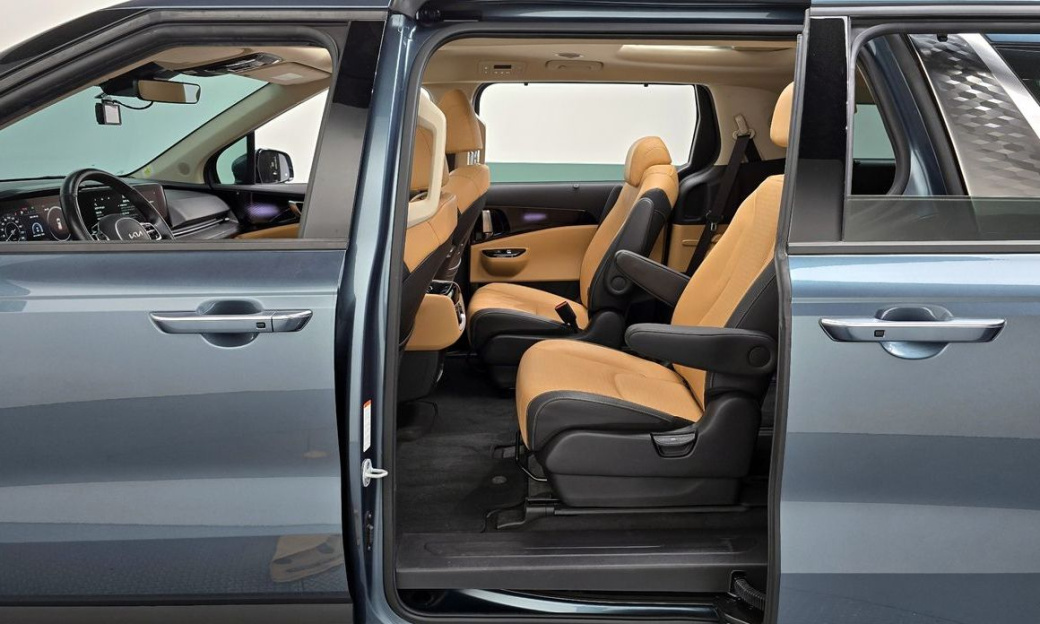 Kia Carnival 9-Seater Signature, 2023