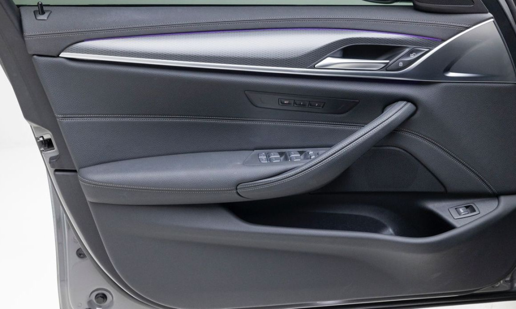 BMW 5-Series 520i M Sport, 2022