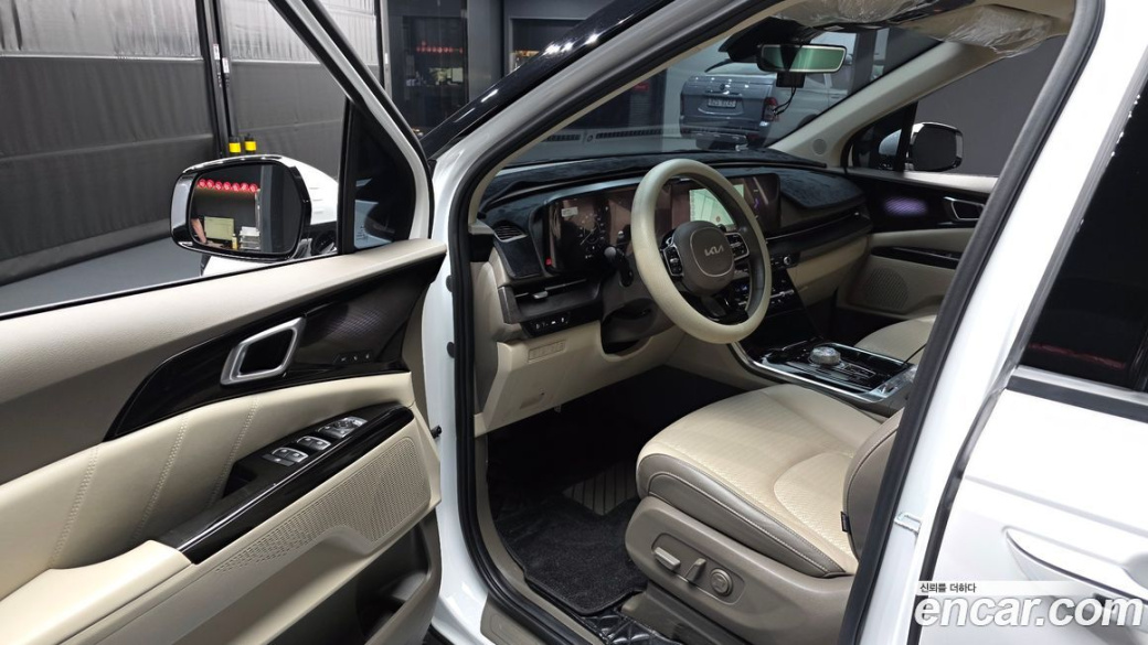 Kia Carnival 7-Seater Signature, 2023