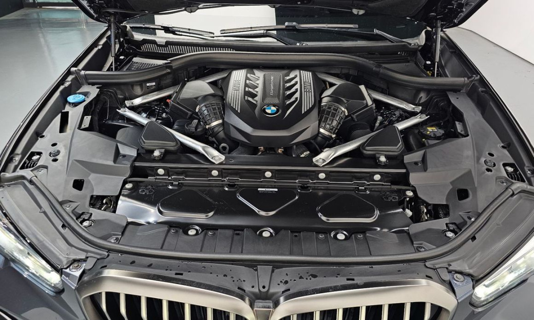 BMW X5 M50i, 2022