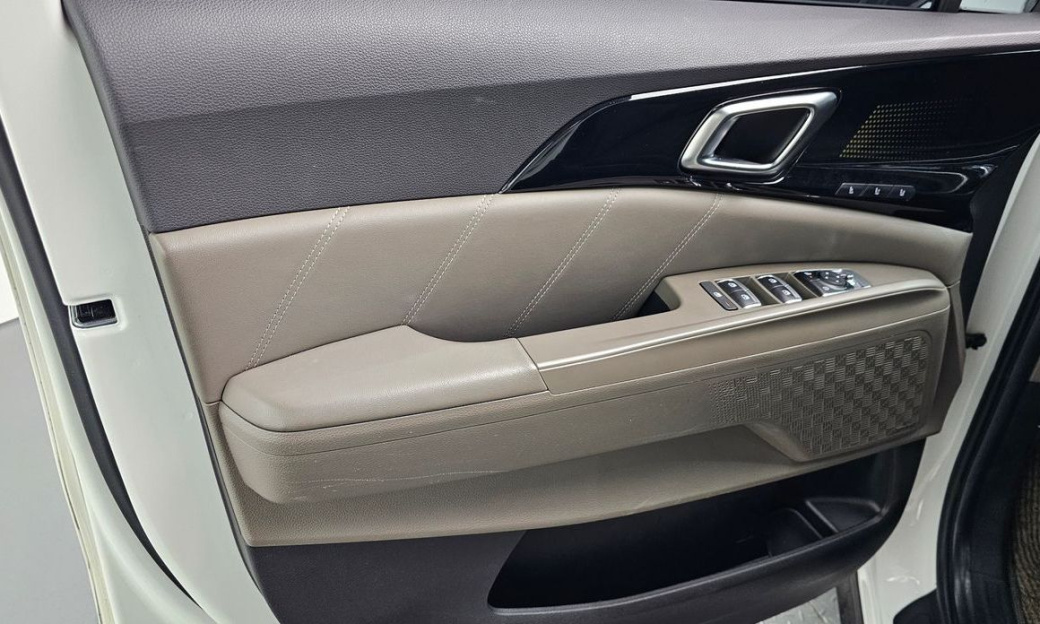 Kia Carnival 9-Seater Signature, 2025